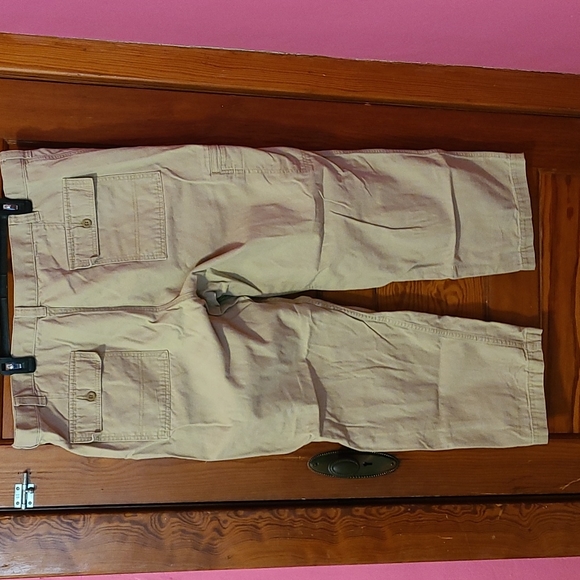 Men's Dockers  D3 Classic Khaki Pants. Size 42X30 - Picture 2 of 4